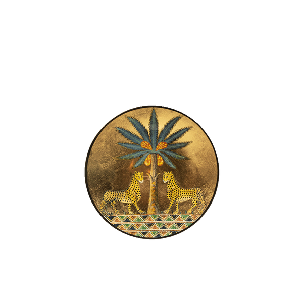 Plato de cristal redondo dorado con palmera y dos felinos amarillos.