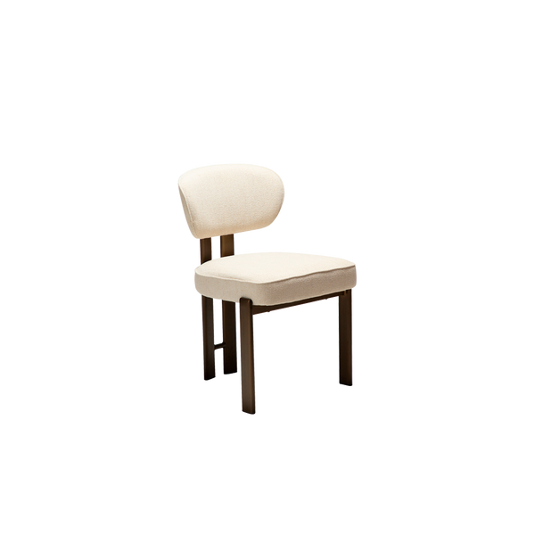 Silla de comedor con asiento y respaldo tapizados en bouclé beige y patas de madera oscura