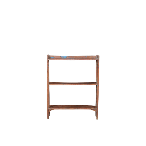 Librería de madera de teca marrón con tres estantes abiertos y estructura rectangular