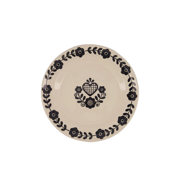Plato llano de cerámica crema con borde floral negro y corazón central
