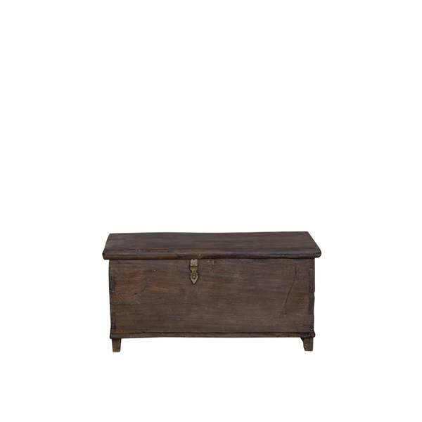 Baúl decorativo de madera de teca con tapa y herraje metálico