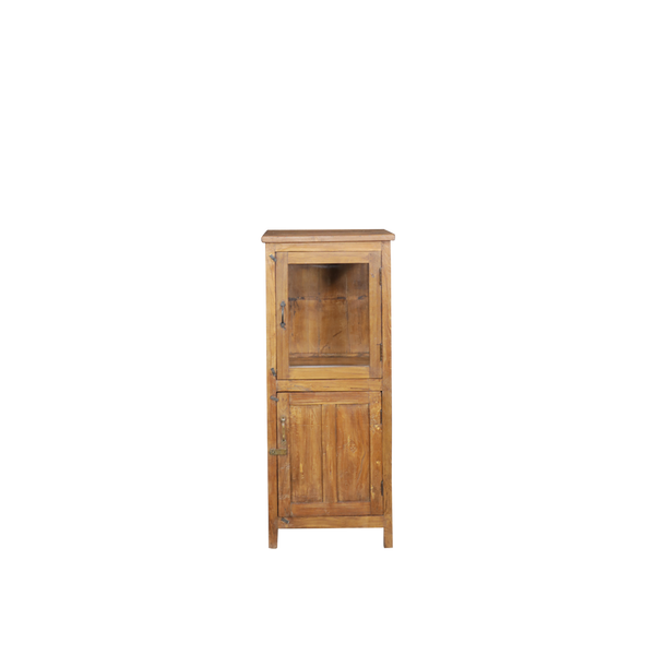 Vitrina de madera pequeña con puerta de vidrio y estante interior