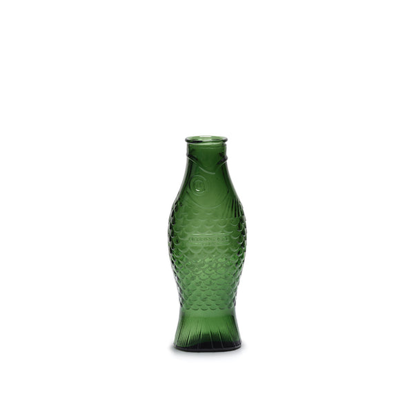 Jarra de cristal verde oscuro con textura de escamas y cuello estrecho