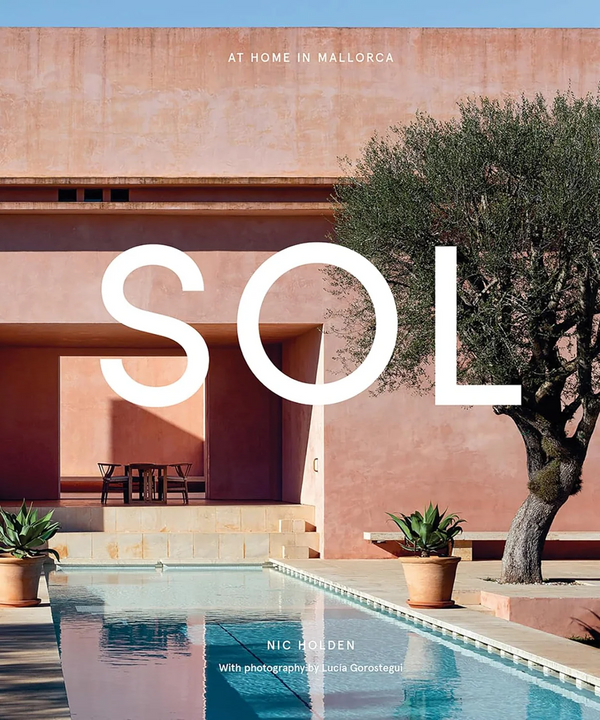 Portada Sol: piscina exterior y fachada de casa salmón