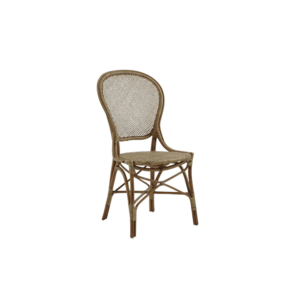 Silla vintage con respaldo de malla y estructura de madera clara