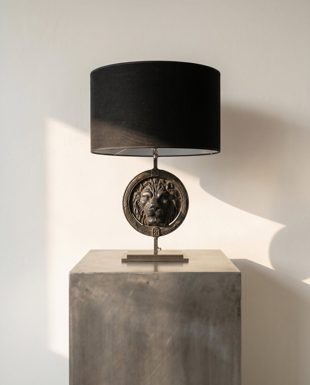 Lámpara de Mesa Lion · Hierro Fundido Francés
