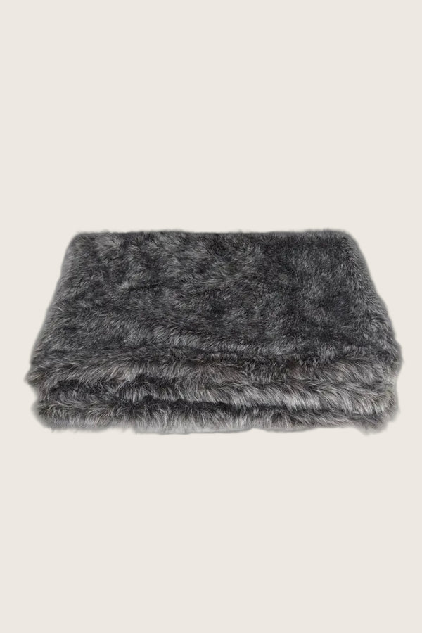 Alfombra plaid Silver Fox gris oscuro con franjas y pelo corto esponjoso