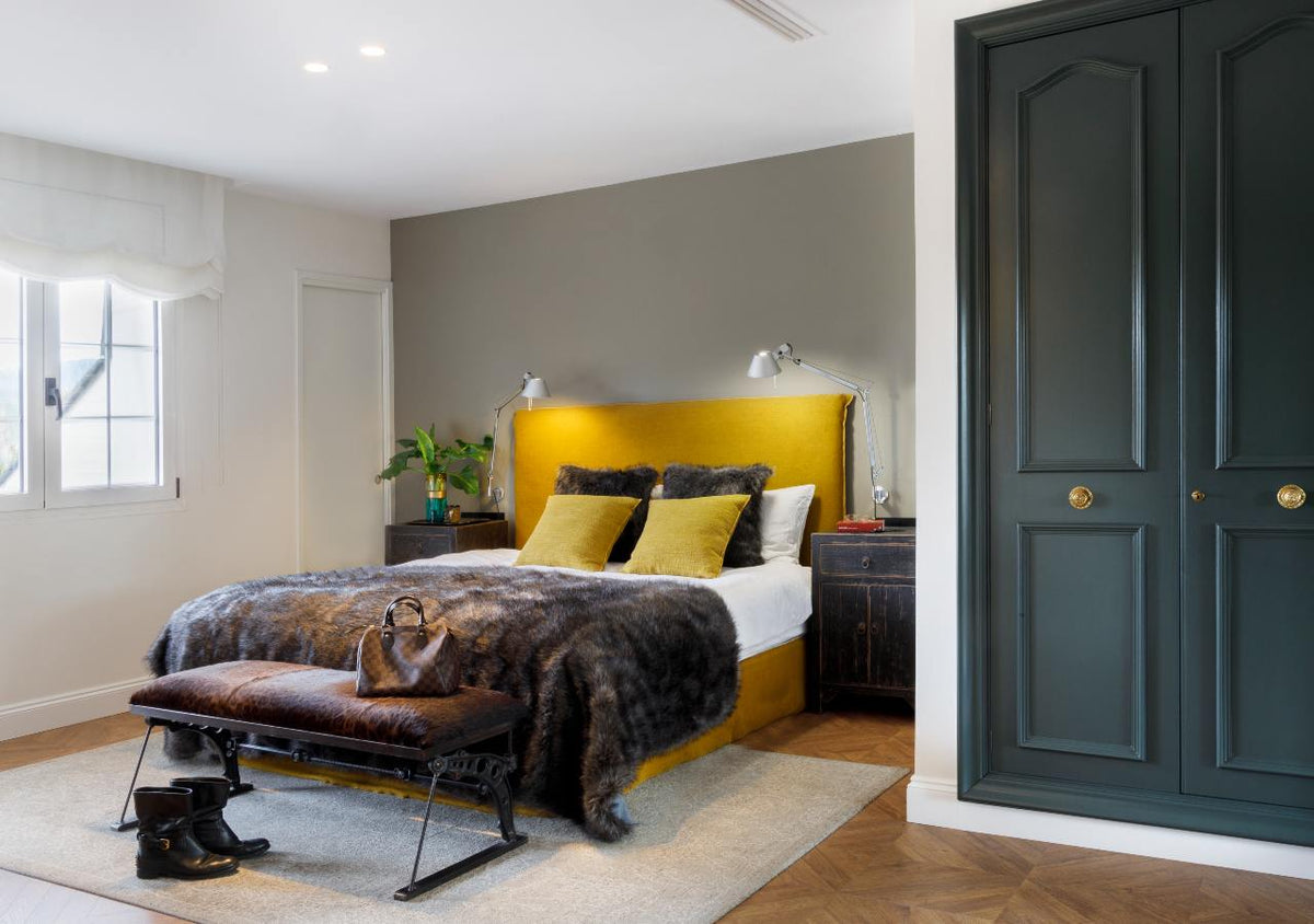 Cama adornada con manta faux fur