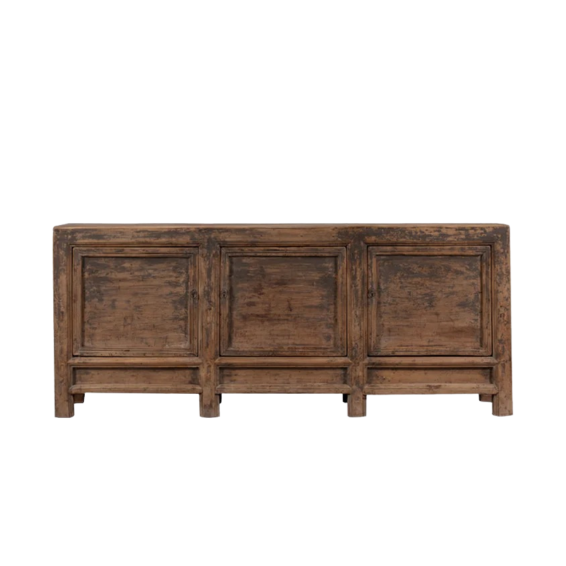 Aparador de madera maciza con 3 puertas y paneles tallados, acabado oscuro