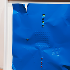 Cuadro de aluminio lacado azul, primer plano con patrón de perforaciones y piezas de colores