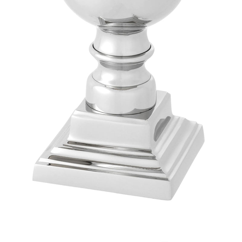 Lámpara de sobremesa Trophy con base metálica pulida y soporte cilíndrico