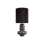 Lámpara de mesa con pantalla cilíndrica negra y base de metal bronce con perforaciones