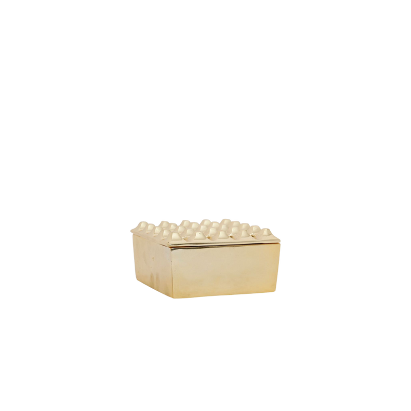 Cenicero Riva dorado rectangular con relieve de cubos en la superficie superior
