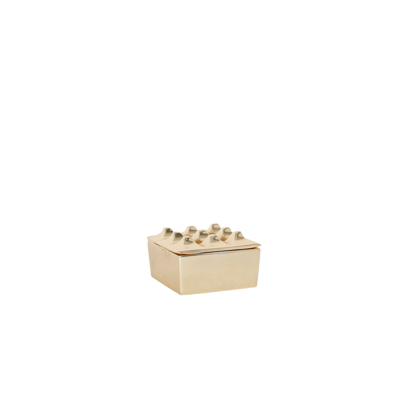 Cenicero de metal dorado con base rectangular y ceniceros en forma de tazas
