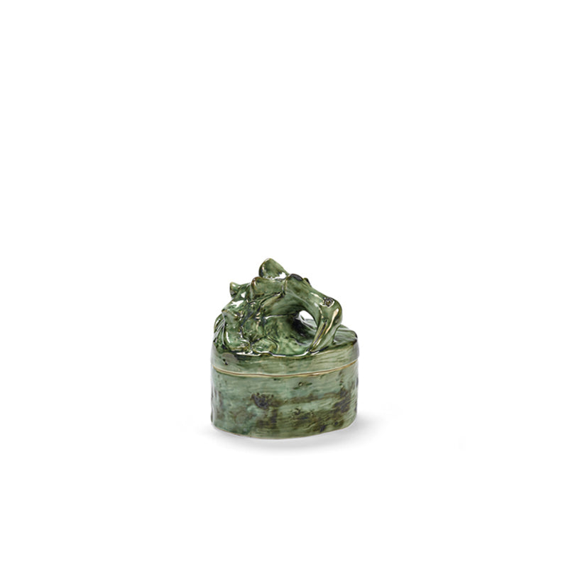 Vela perfumada en recipiente cerámico verde con tapa esculpida de animal