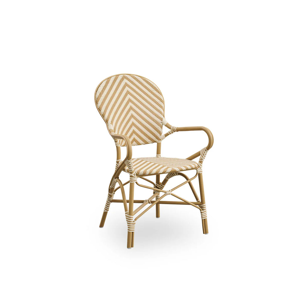 Silla de ratán beige con respaldo alto, cojín y patrón zigzag; patas de madera