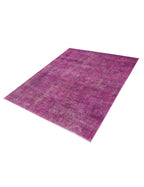 Alfombra vintage persa magenta rectangular con bordes finos y diseño detallado