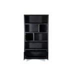 Vitrina de madera oscura con paneles interiores y puertas inferiores abiertas.