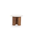Mesa de centro redonda de madera con tapa de mármol clara y cuatro patas cilíndricas
