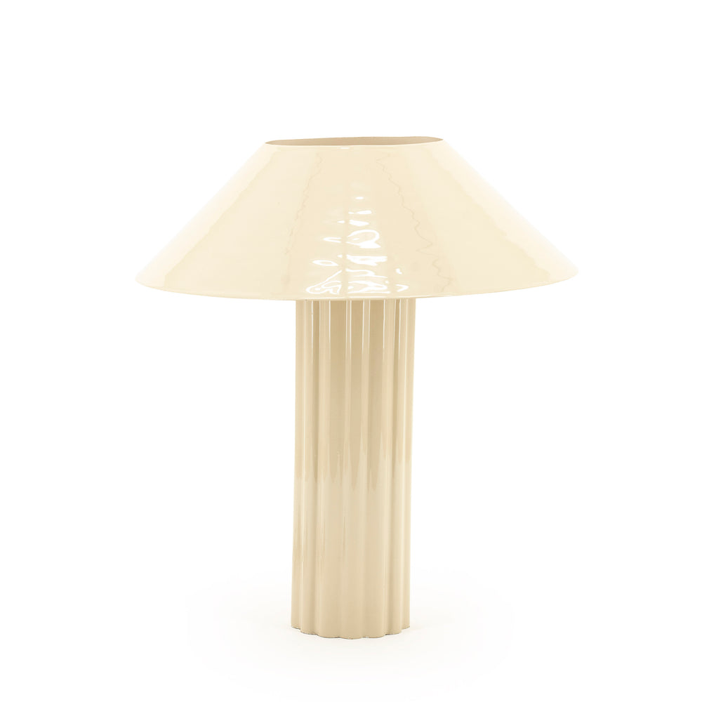 Lámpara de sobremesa Pallas beige con pantalla cónica y base estriada cilíndrica