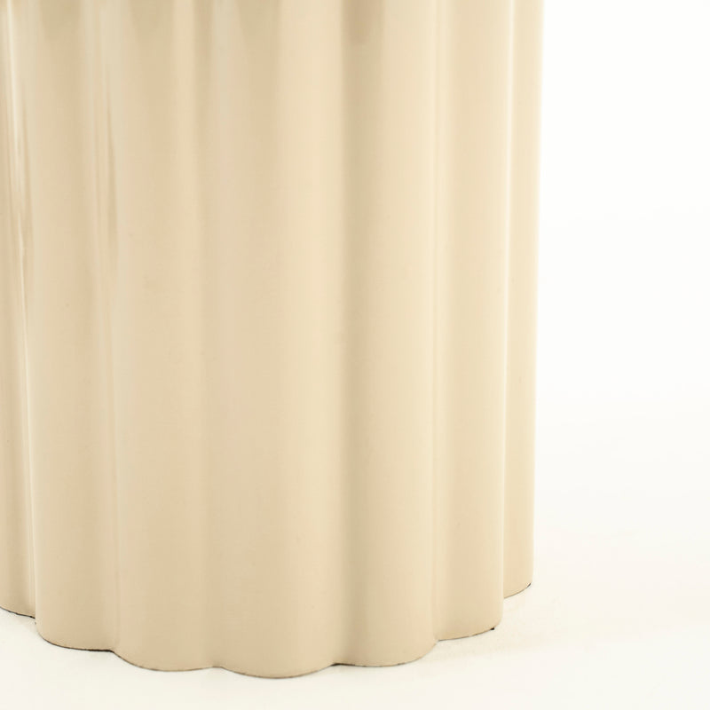 Base cilíndrica beige con acabado acanalado para lámpara de sobremesa Pallas