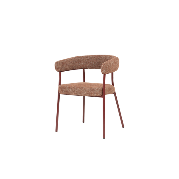 Silla con respaldo y asiento tapizados en tela marrón rojizo y patas de madera.