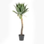 Planta artificial de agave en maceta negra, hojas verdes tipo suculenta y tallo beige