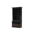 Librería de madera negra con estantes y puertas inferiores, acabado envejecido