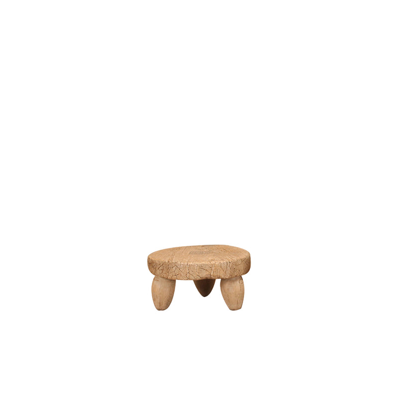 Mesita auxiliar de madera Heritage redonda, tapa tallada y tres patas