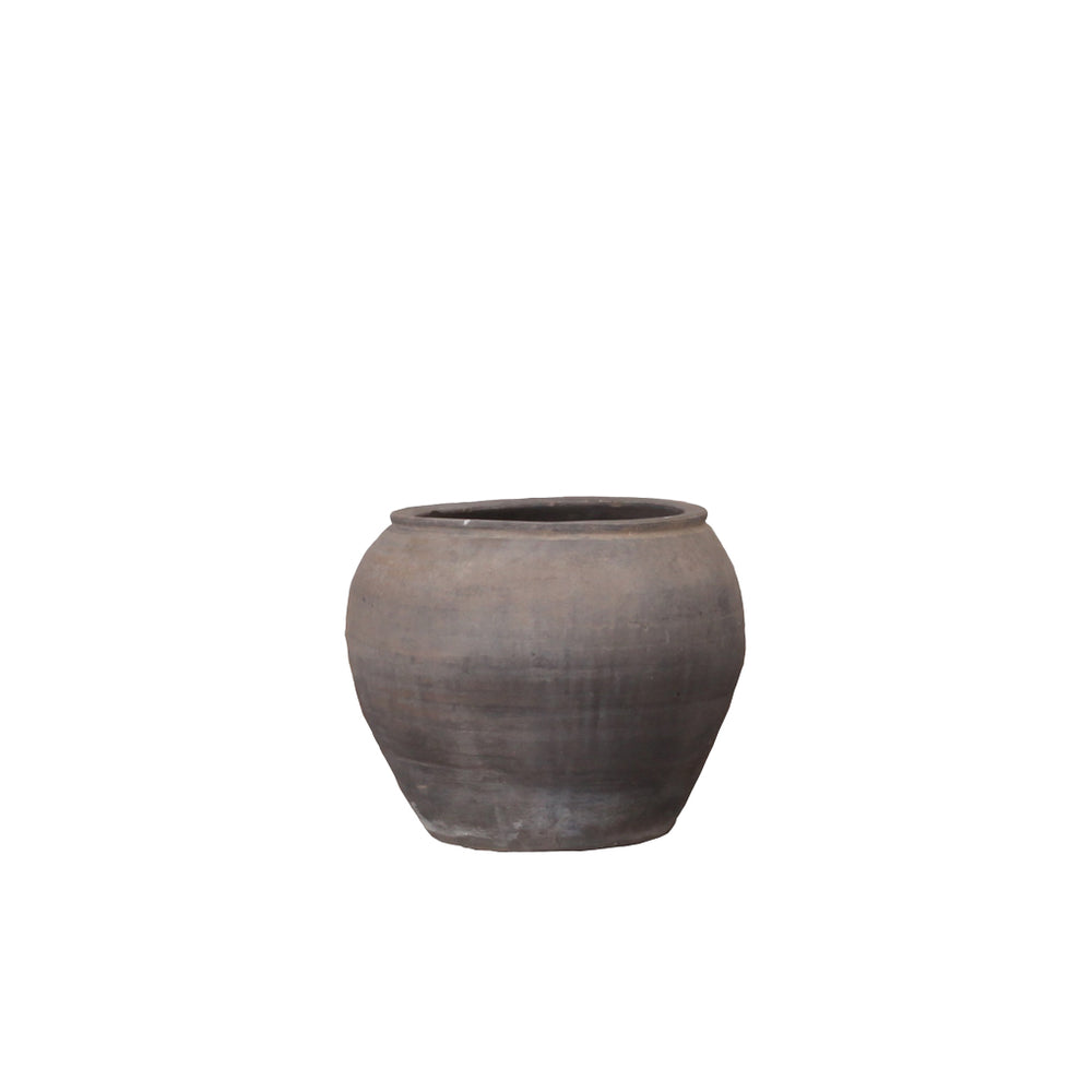 Macetero Heritage de cerámica gris oscuro, forma redondeada con textura rústica.