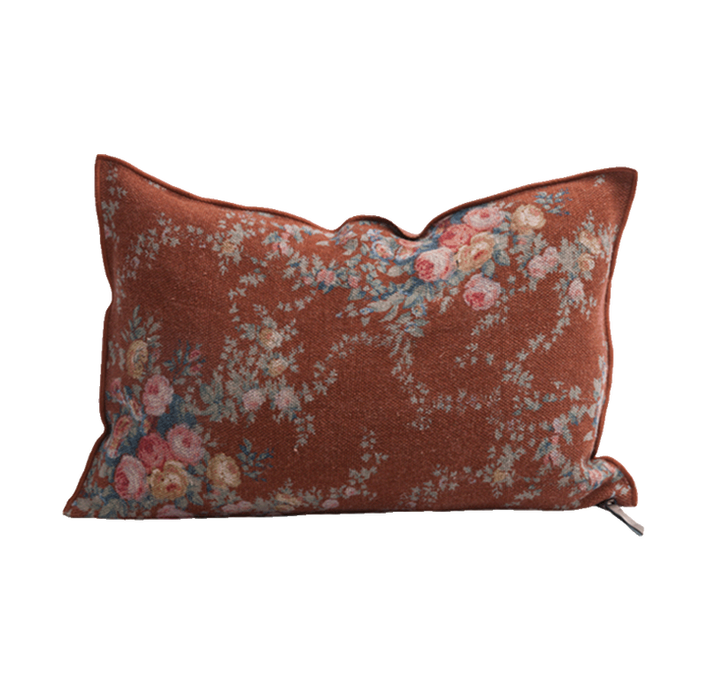 Cojín de lino con estampado floral en tonos arcilla, azul y rosa, de 40 × 60 cm