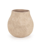 Jarrón de terracota marrón claro con boca ancha y cuerpo redondeado