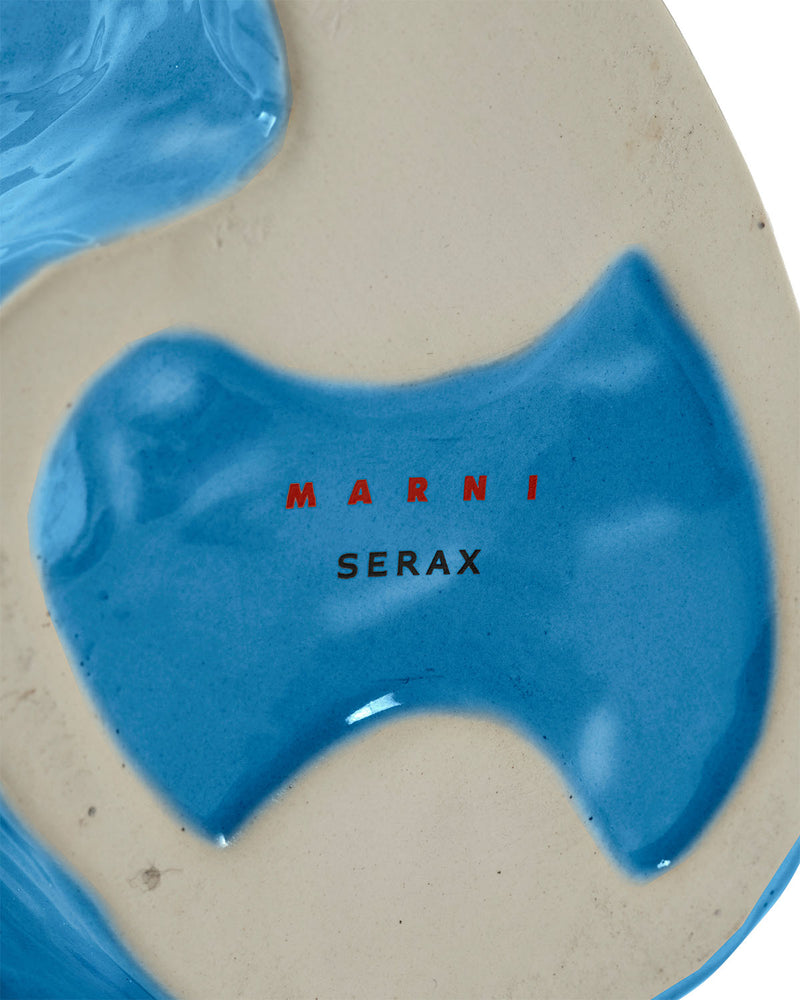 Jarrón de cerámica azul con marca MARNI SERAX en la base