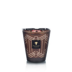 Vela en vaso de vidrio ahumado con patrón geométrico dorado y etiqueta Baobab Collection