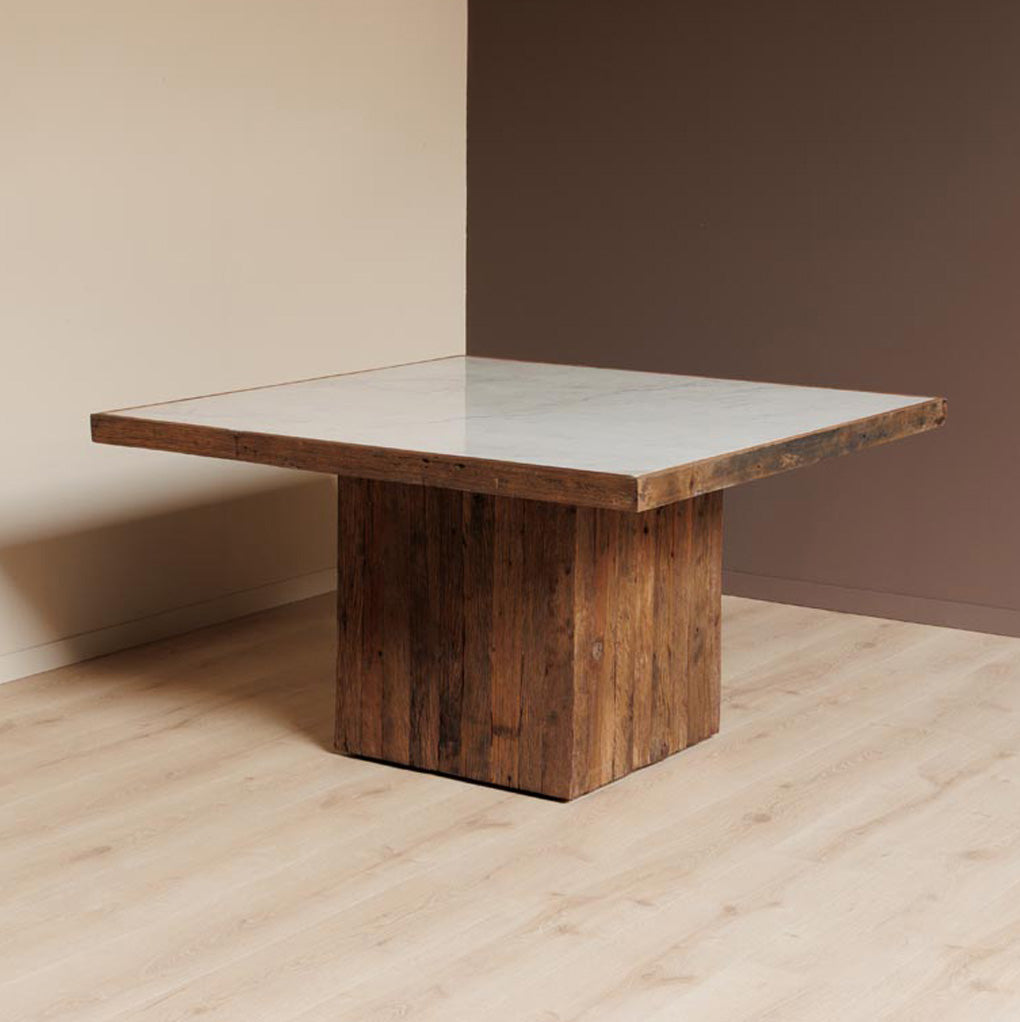 Mesa de comedor en madera y mármol