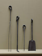 Utensilios para chimenea de metal negro: atizador, pinchos y pala