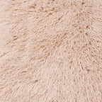 Asiento peludo beige de textura rizada y mullida