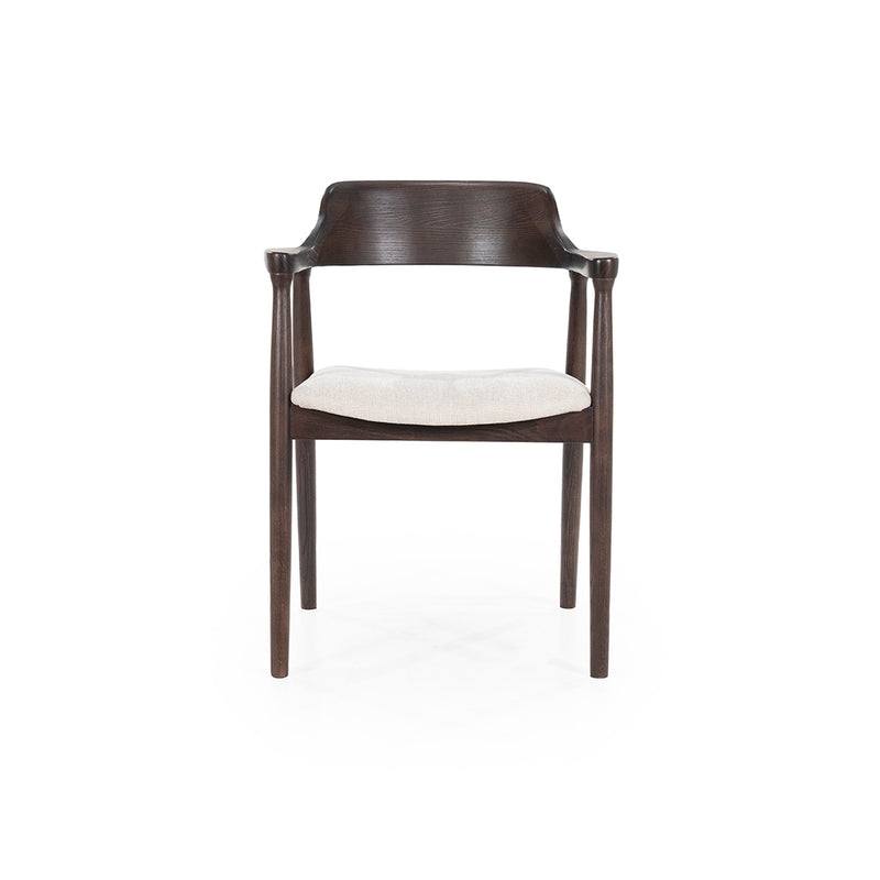 Silla Yorick marrón con respaldo curvo de madera y cojín de tela clara