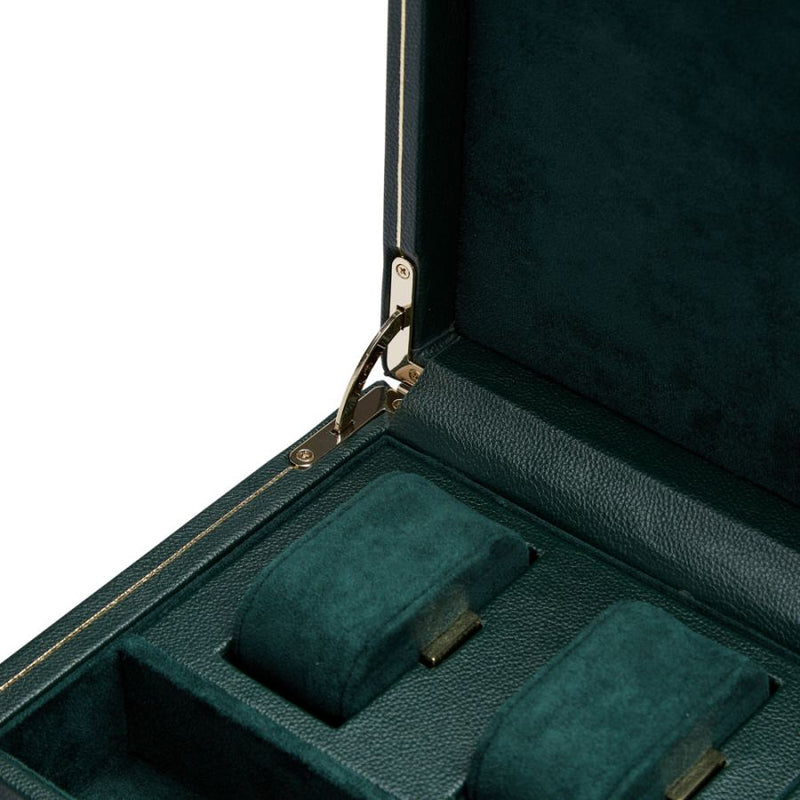 Caja de relojes verde oscuro abierta con almohadillas acolchadas y cierre de la tapa