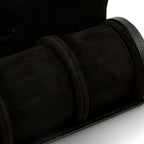 Interior del estuche triple de relojes negro, acolchado con soportes