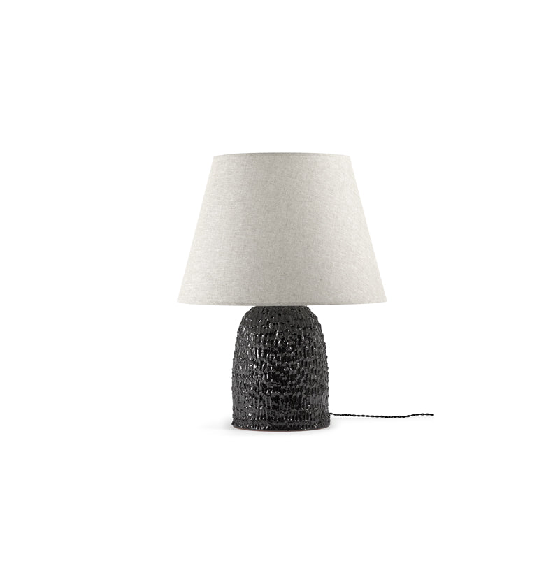Lámpara sobremesa negra con pantalla gris claro y base de cerámica texturizada