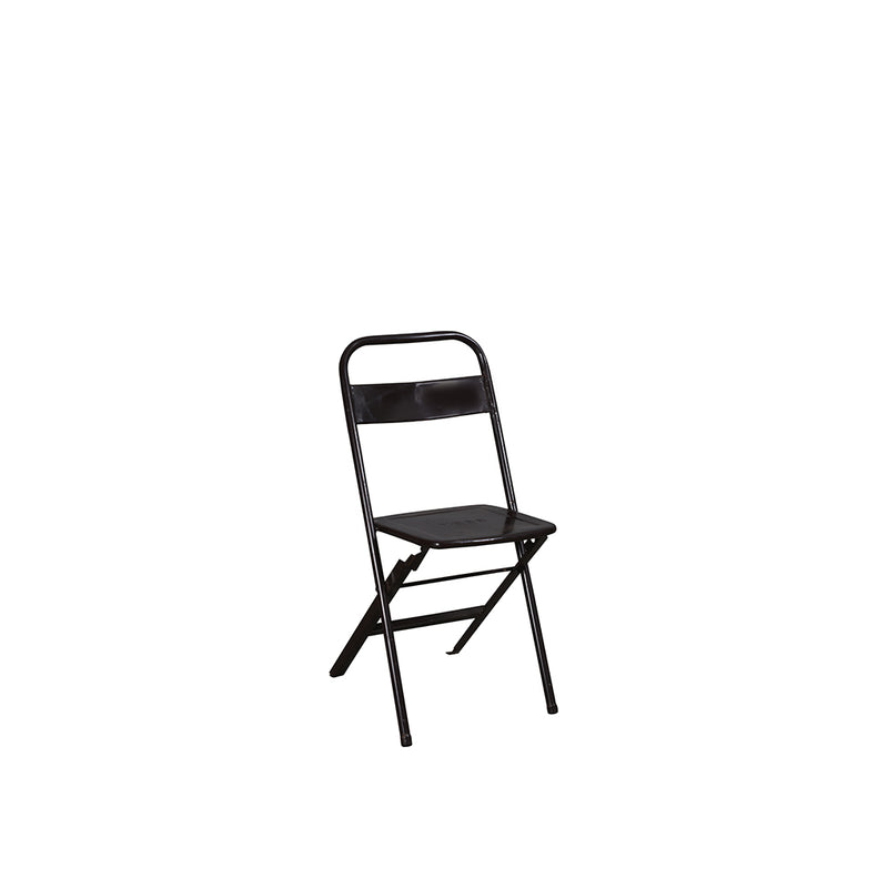 Silla plegable de hierro con asiento oscuro y respaldo alto, vista lateral.