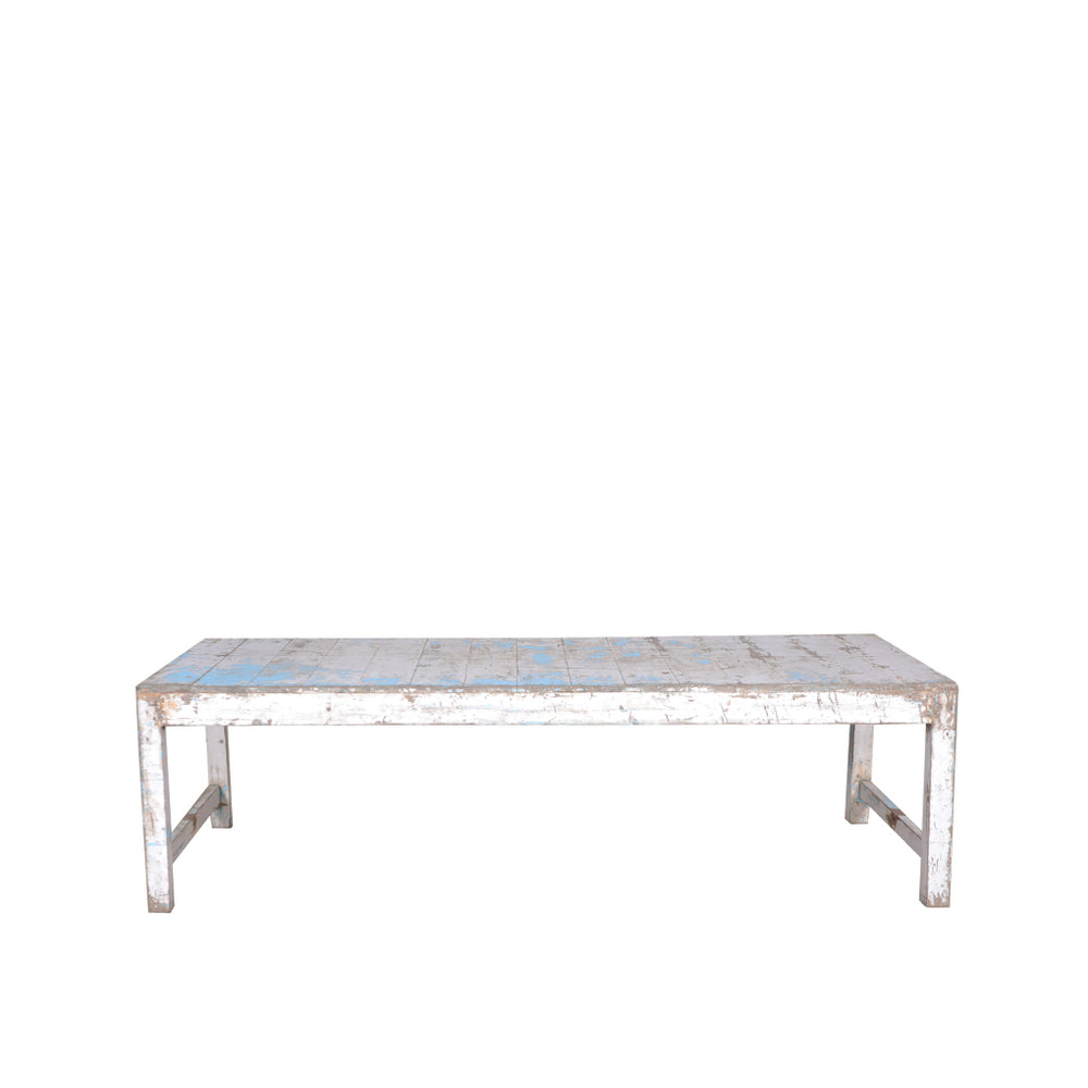 Mesa de centro de madera blanca envejecida, tablero con acabado azul y patas macizas