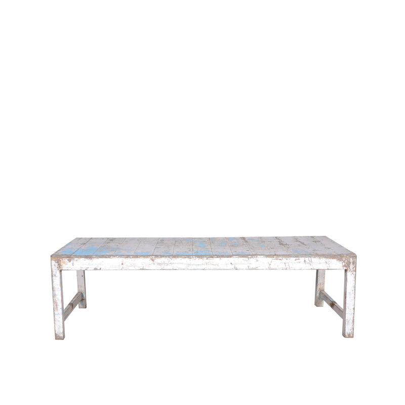 Mesa de centro de madera blanca envejecida, tablero con acabado azul y patas macizas