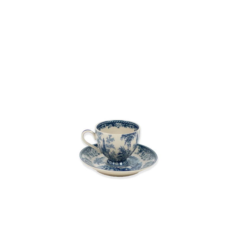 Taza de café azul con plato, diseño botánico