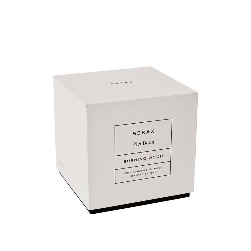 Caja de producto para vela perfumada decorativa con etiqueta SERAX y texto Burning Wood