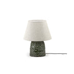Lámpara de mesa con pantalla de tela beige y base de tronco verde texturizado