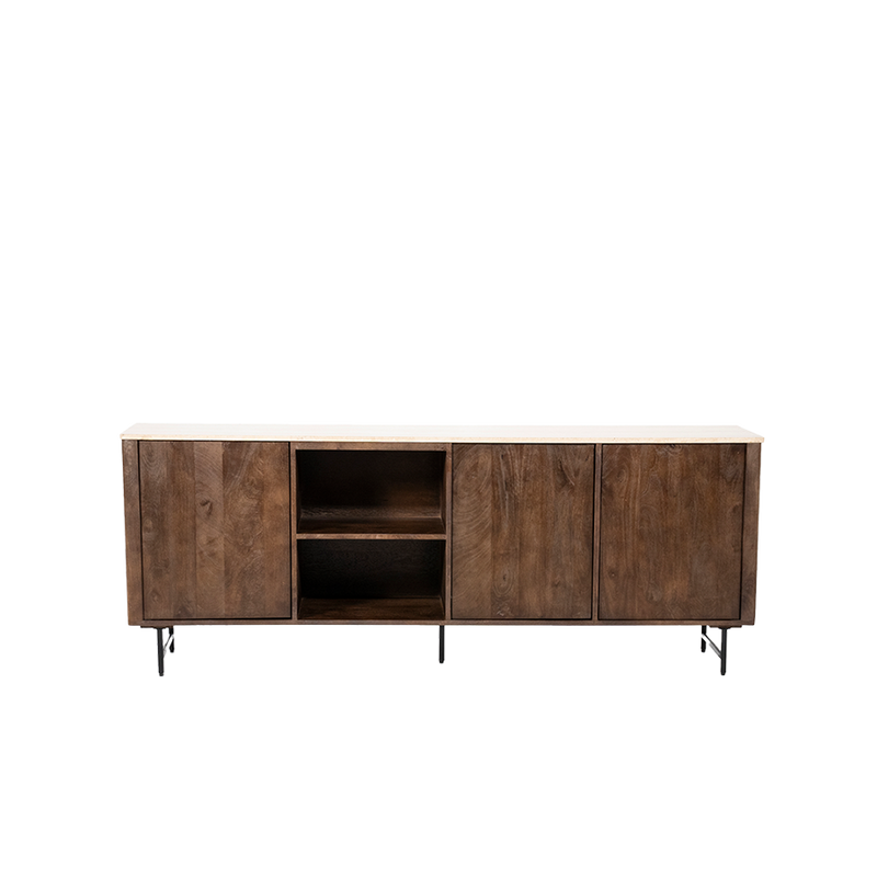 Aparador de madera de mango con 3 puertas y estante central, sobre patas metálicas.