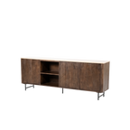 Aparador de madera de mango con 3 puertas; interior con repisas y patas metálicas.