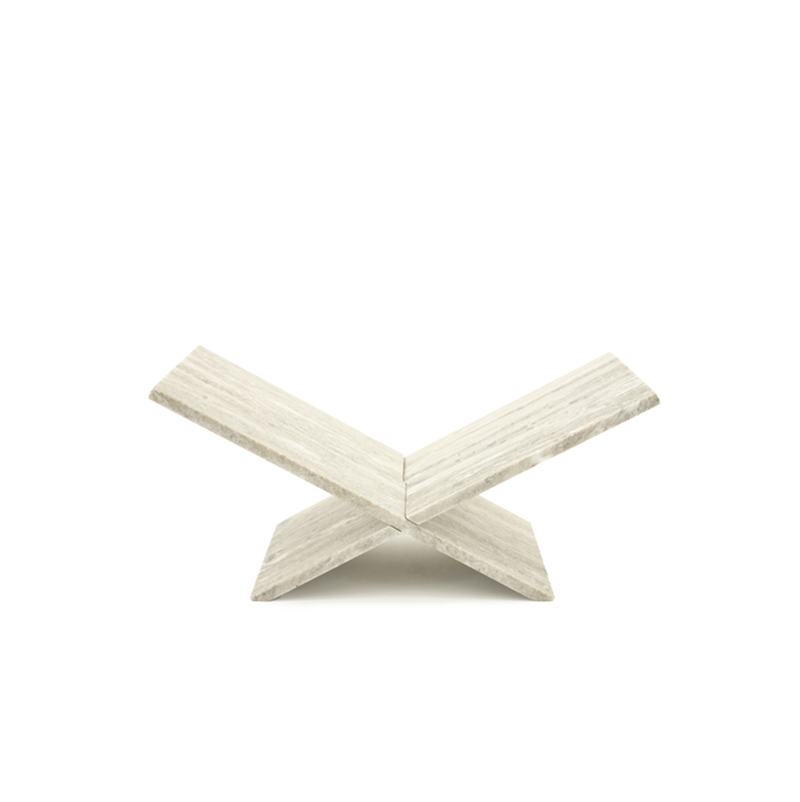 Soporte para libro de mármol color crema, base en X con veta
